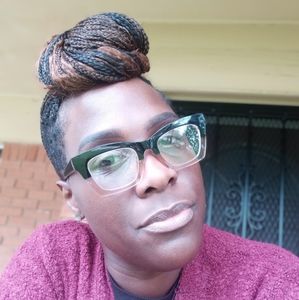 Meet your Posher, Kena